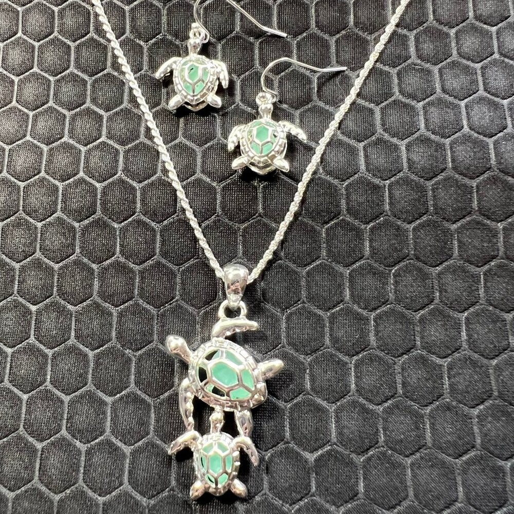 Turtle Necklace and Earrings with Aqua Sea Glass 18K White Gold Plated - Picture 1 of 1